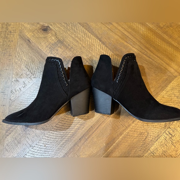 NWOT Black with Design Trim Women’s Ankle Booties - Picture 3 of 10